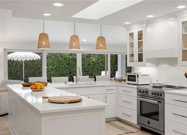 Property at 320 Putter Point Dr, Naples, FL 34103, 3 beds, 2 baths