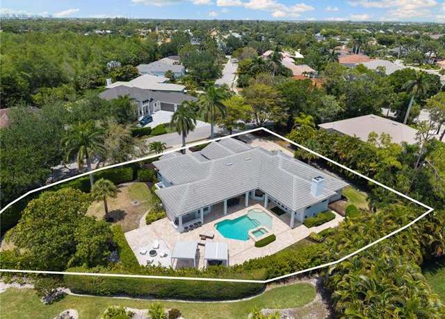 Property at 2274 Hawksridge Dr, Naples, FL 34105, 4 beds, 3.5 baths