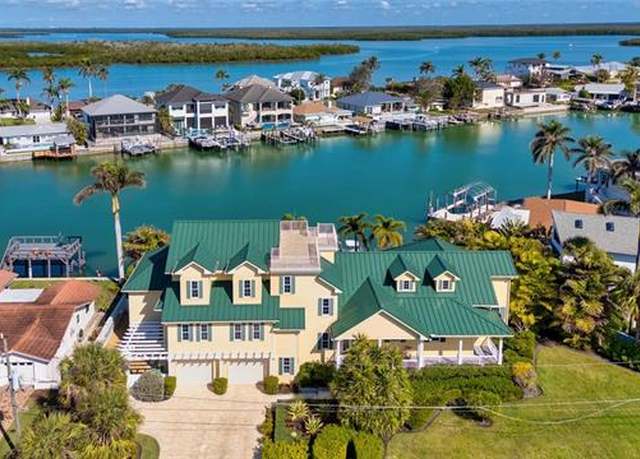 Property at 200 Tahiti Cir, Naples, FL 34113, 3 beds, 4 baths