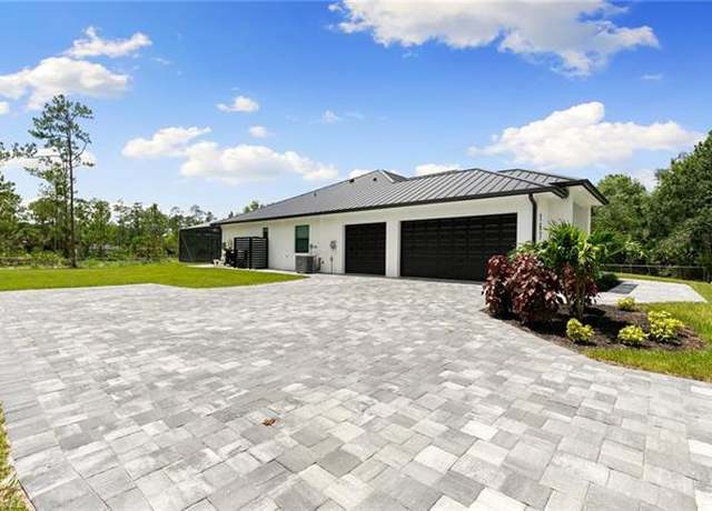 Property at 167 Everglades Blvd N, Naples, FL 34120, 3 beds, 2.5 baths