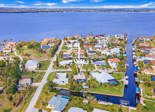 Property at 12747 Chatham Dr, Fort Myers, FL 33908, 3 beds, 2 baths