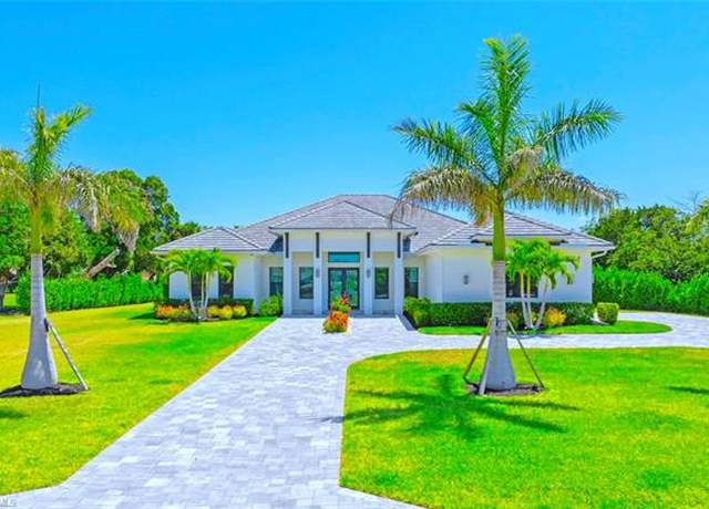 Property at 9974 Winterview Dr, Naples, FL 34109, 4 beds, 4 baths