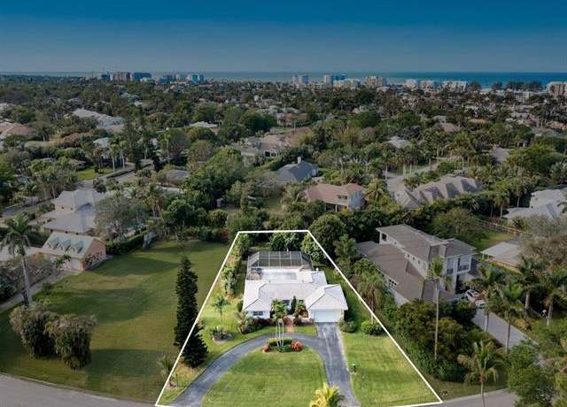 Property at 700 Bow Line Dr, Naples, FL 34103, 3 beds, 2 baths