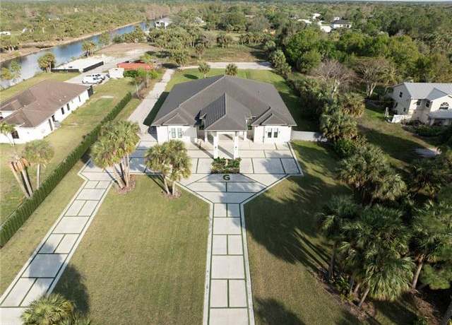Property at 866 12th St NE, Naples, FL 34120, 4 beds, 4.5 baths