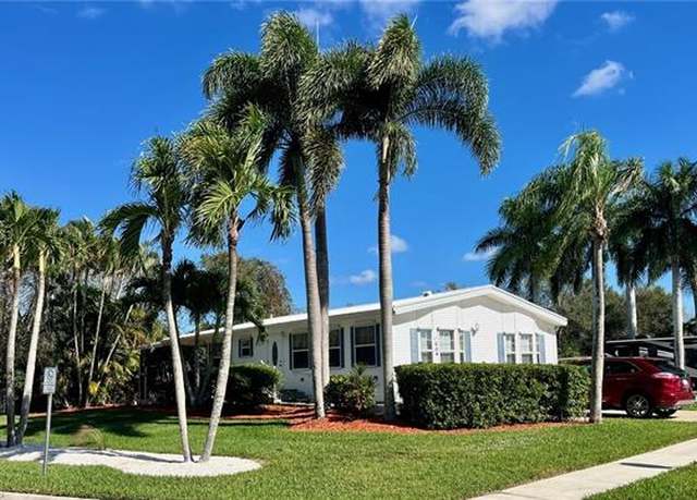 Property at 1004 Diamond Lake Cir, Naples, FL 34114, 2 beds, 2 baths