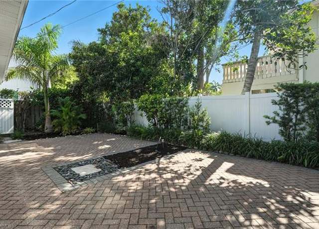 Property at 721 9th St S #4, Naples, FL 34102, 1 bed, 1 bath