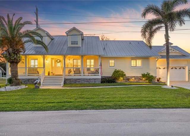 Property at 27130 Holly Ln, Bonita Springs, FL 34135, 3 beds, 2 baths