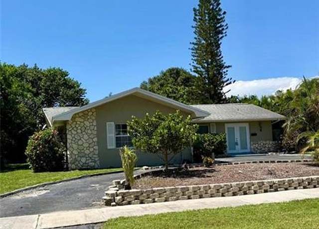 Property at 3530 Santiago Way, Naples, FL 34105, 3 beds, 2 baths
