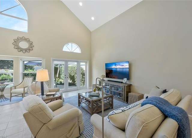 Property at 7089 Villa Lantana Way, Naples, FL 34108, 3 beds, 2.5 baths