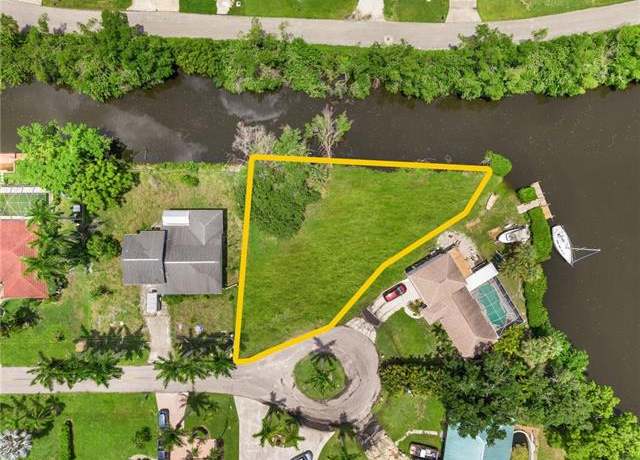 Property at 261 Alameda Ave, Fort Myers, FL 33905