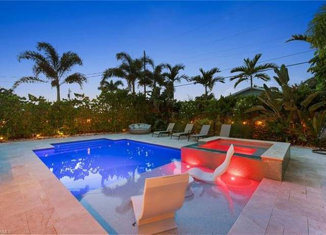 Property at 567 99th Ave N, Naples, FL 34108, 3 beds, 2 baths