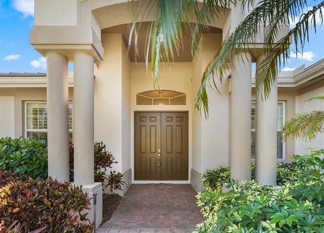 Property at 442 Saddlebrook Ln, Naples, FL 34110, 4 beds, 3 baths