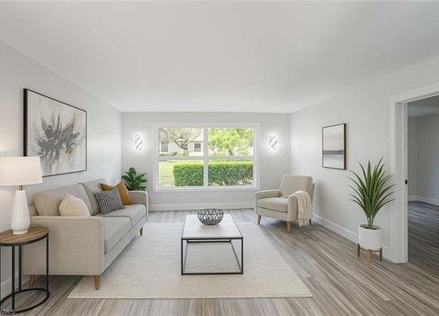 Property at 530 Broad Ave S #530, Naples, FL 34102, 2 beds, 2 baths