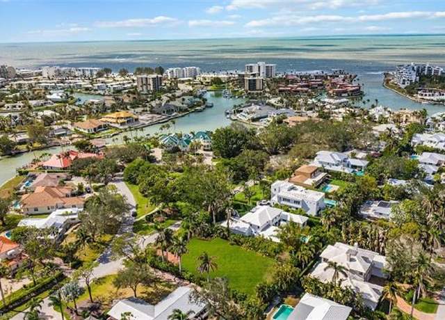 Property at 421 Bow Line Dr, Naples, FL 34103