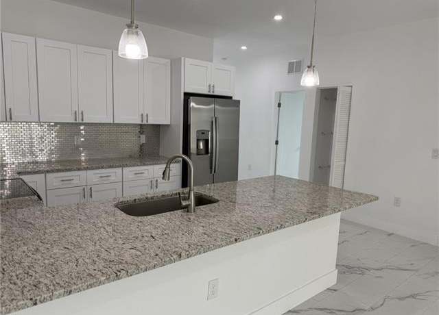 Property at 5253-5255 Centennial Blvd, Lehigh Acres, FL 33971, 6 beds, 4 baths