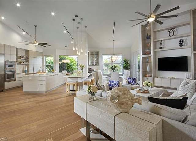Property at 231 Colonade Cir, Naples, FL 34103, 3 beds, 2.5 baths