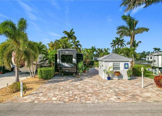 Property at 10161 Shadowood Ct, Fort Myers, FL 33905
