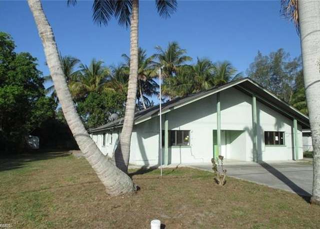 Property at 5395 Carolina Ave, Naples, FL 34113, 5 beds, 4 baths