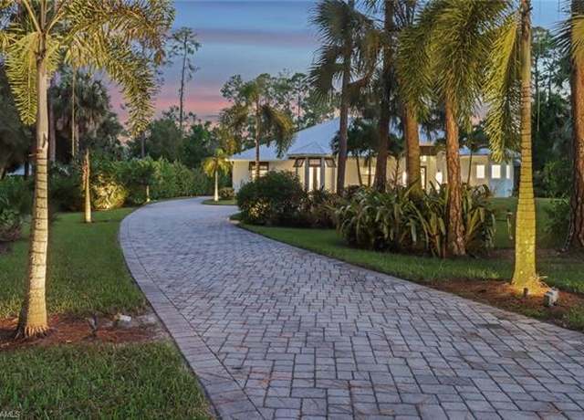 Property at 4950 Palmetto Woods Dr, Naples, FL 34119, 4 beds, 3.5 baths