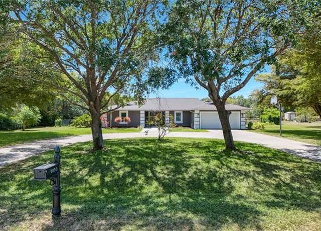 Property at 1930 Curling Ave, Naples, FL 34109, 5 beds, 3 baths