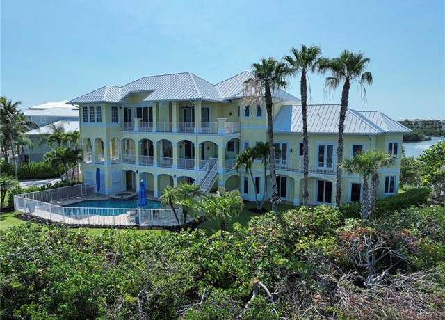Property at 195 San Mateo Dr, Bonita Springs, FL 34134, 4 beds, 3.5 baths