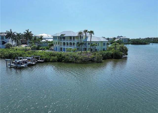 Property at 195 San Mateo Dr, Bonita Springs, FL 34134, 4 beds, 3.5 baths