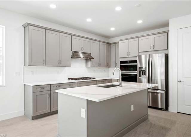Property at 8897 Oceana Way, Naples, FL 34114, 3 beds, 2 baths
