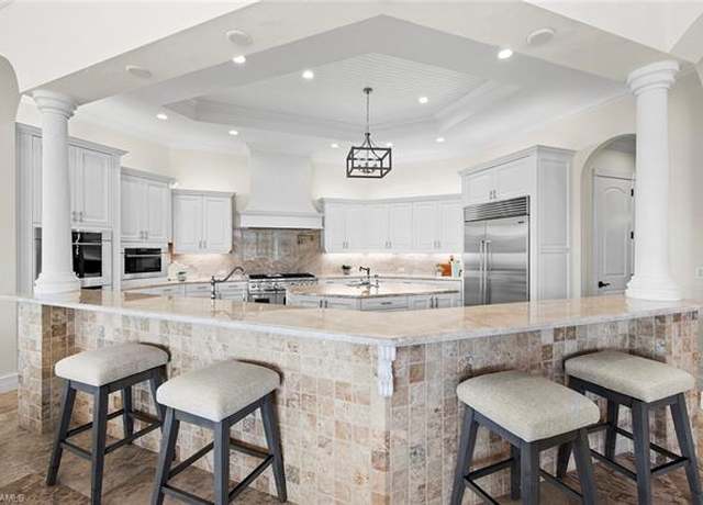 Property at 6511 Highcroft Dr, Naples, FL 34119, 4 beds, 4.5 baths