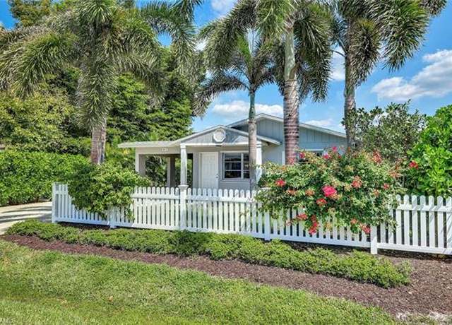 Property at 547 103rd Ave N, Naples, FL 34108, 2 beds, 2 baths