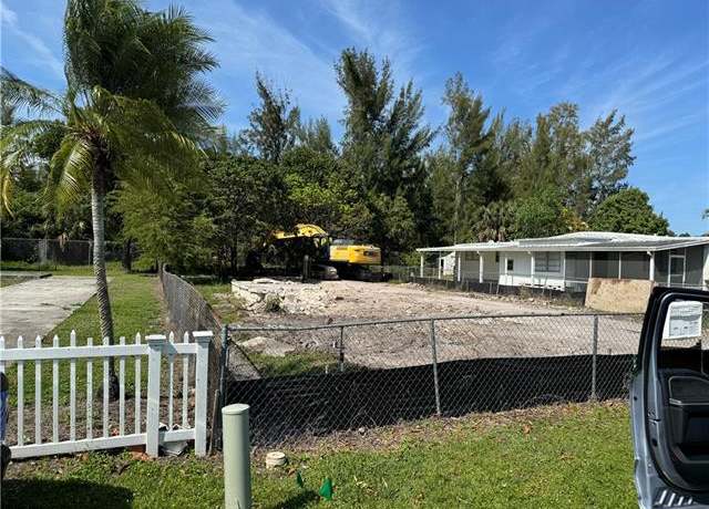 Property at 116 Jeepers Dr, Naples, FL 34112