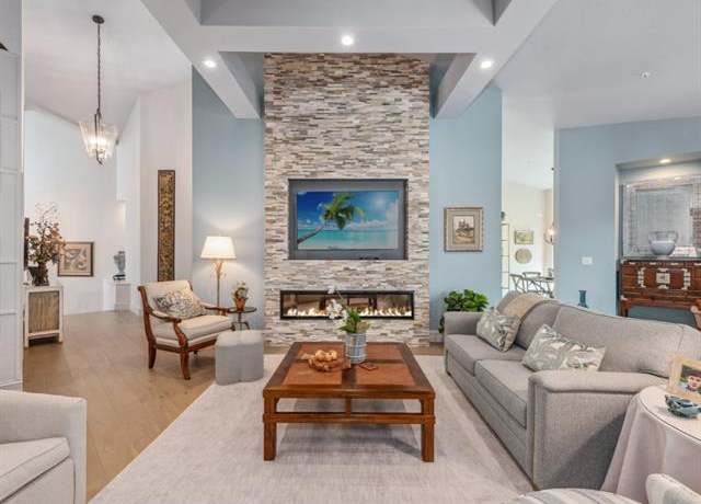 Property at 247 Colonade Cir, Naples, FL 34103, 3 beds, 2.5 baths