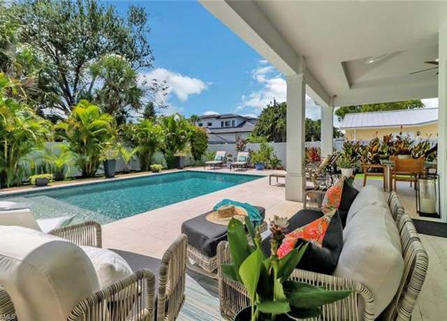 Property at 1262 10th St N, Naples, FL 34102, 4 beds, 3.5 baths