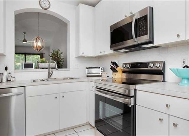 Property at 7805 Woodbrook Cir #3003, Naples, FL 34104, 3 beds, 2.5 baths