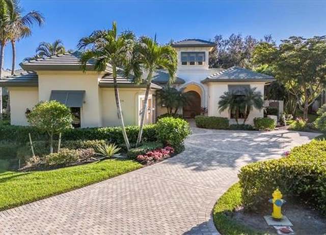 Property at 28724 La Caille Dr, Naples, FL 34119, 3 beds, 3.5 baths