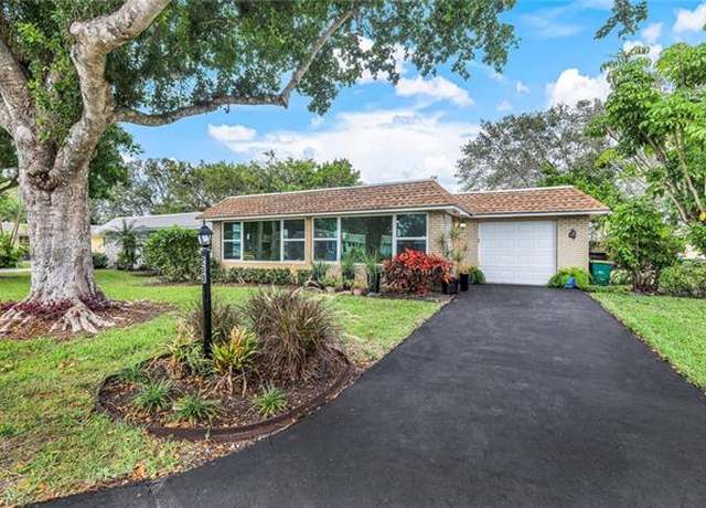 Property at 233 Yorkshire Ct, Naples, FL 34112, 2 beds, 2 baths