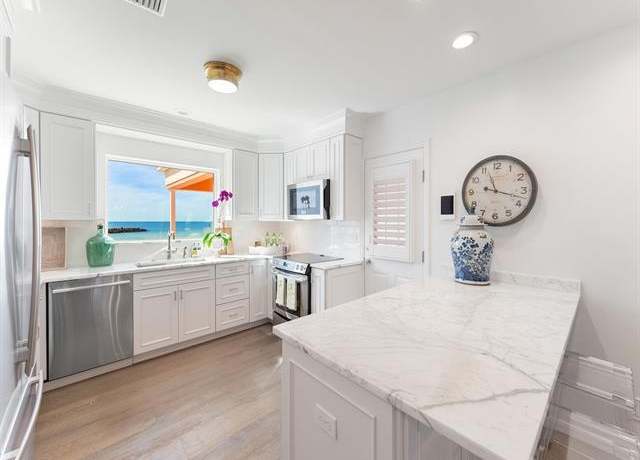 Property at 2401 Gulf Shore Blvd N Unit Villa 2, Naples, FL 34103, 2 beds, 2 baths
