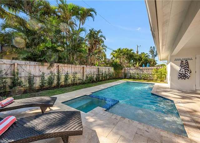Property at 616 106th Ave N, Naples, FL 34108, 4 beds, 3.5 baths