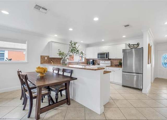 Property at 826 109th Ave N, Naples, FL 34108, 3 beds, 2 baths