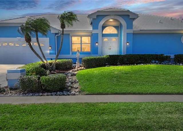 Property at 248 Seminole Ct, Marco Island, FL 34145, 3 beds, 2.5 baths