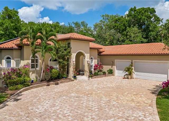 Property at 111 17th St NW, Naples, FL 34120, 4 beds, 4.5 baths