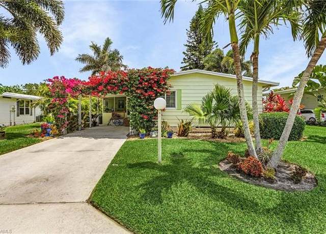 Property at 604 Charlemagne Blvd, Naples, FL 34112, 2 beds, 2 baths