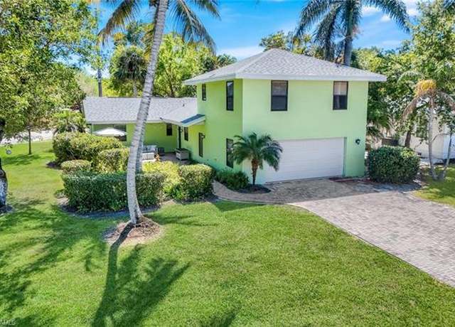 Property at 1275 8th Ave N, Naples, FL 34102, 5 beds, 3 baths