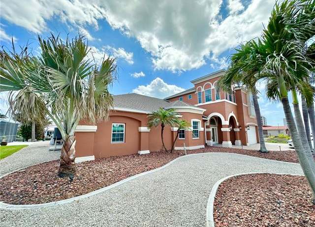 Property at 132 Egret St, Fort Myers Beach, FL 33931, 5 beds, 5.5 baths