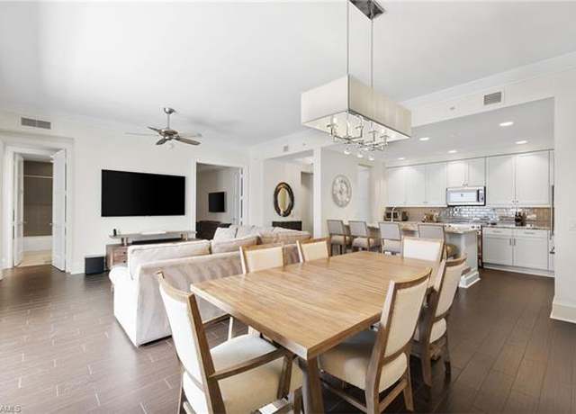 Property at 1030 3rd Ave S #319, Naples, FL 34102, 2 beds, 2.5 baths