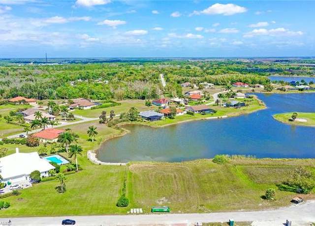 Property at 18013 Sandtrap Dr, Naples, FL 34114