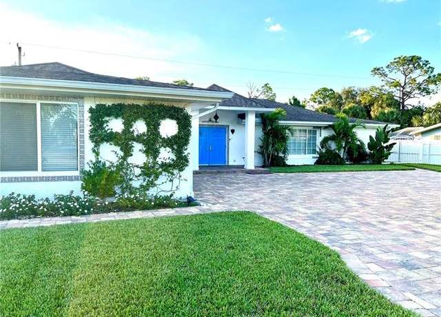 Property at 283 Cypress Way W, Naples, FL 34110, 3 beds, 2 baths