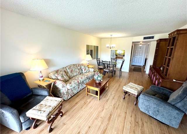 Property at 300 Forest Lakes Blvd #101, Naples, FL 34105, 2 beds, 2 baths