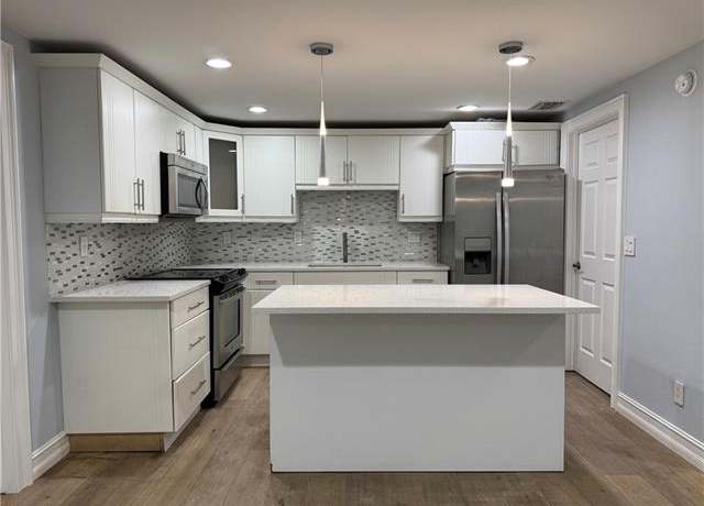 Property at 5344 Treetops Dr Unit E-2, Naples, FL 34113, 2 beds, 2 baths