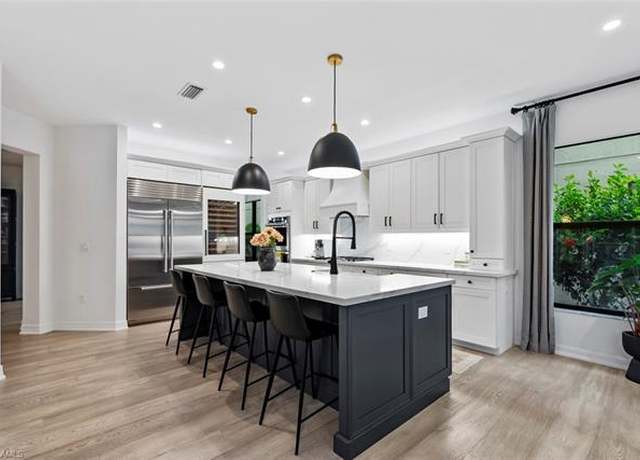 Property at 4083 Aspen Chase Dr, Naples, FL 34119, 6 beds, 5 baths