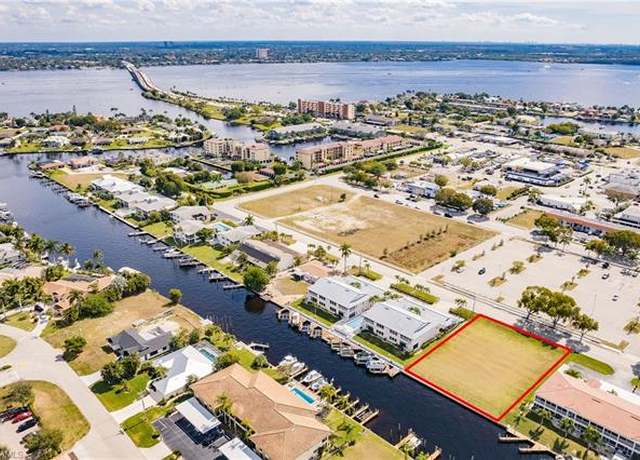 Property at 1631 SE 46th Ln #102, Cape Coral, FL 33904, 3 beds, 2.5 baths